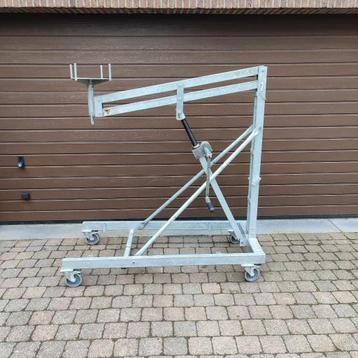 Montagelift 600kg/300cm hoog. beschikbaar voor biedingen
