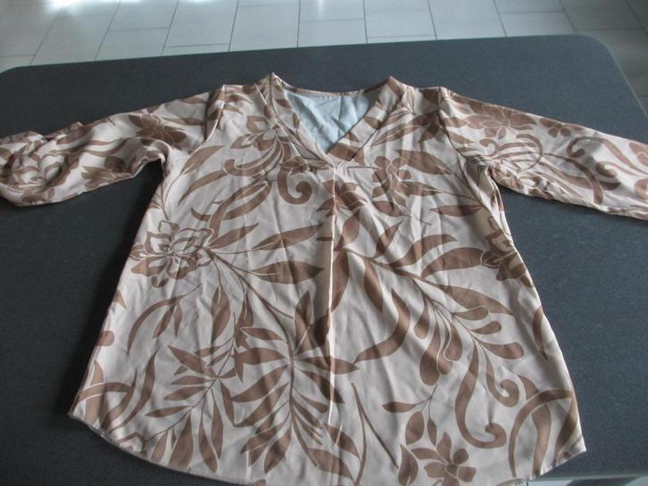 licht bruin gebloemde dames blouse, Kleding | Dames, Blouses en Tunieken, Zo goed als nieuw, Bruin, Ophalen