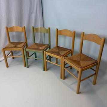 Set van 4 brutalistische stoelen beschikbaar voor biedingen