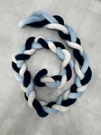 Gevlochten bedbumper – Lichtblauw, wit en donkerblauw, Kinderen en Baby's, Ophalen, Zo goed als nieuw