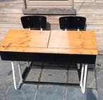Vintage bureau met zwarte stoeltjes en ijzeren onderstel, Huis en Inrichting, Ophalen, Zo goed als nieuw, Bureau