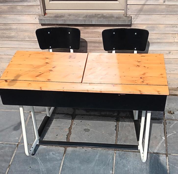 Vintage bureau met zwarte stoeltjes en ijzeren onderstel, Huis en Inrichting, Bureaus, Zo goed als nieuw, Bureau, Ophalen