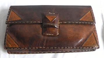 Leder pochette beschikbaar voor biedingen