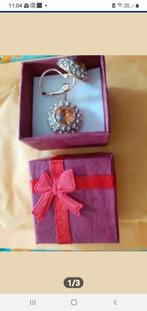 Boucles d'oreilles neuves, Enlèvement