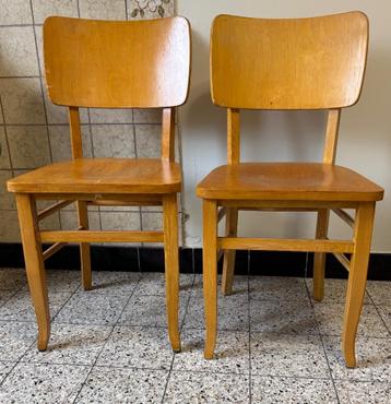 2 stoelen beschikbaar voor biedingen