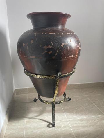 Grote decoratieve vaas beschikbaar voor biedingen