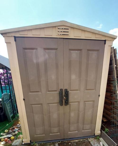 Keter Tuinhuis Factor 66 - Kunststof - Beige/Taupe - 195,5x1, Tuin en Terras, Tuinhuizen, Gebruikt, Tuinhuis, Kunststof, Minder dan 250 cm