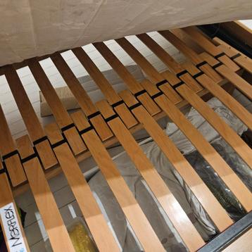 Bed van 140 cm  200 cm  beschikbaar voor biedingen