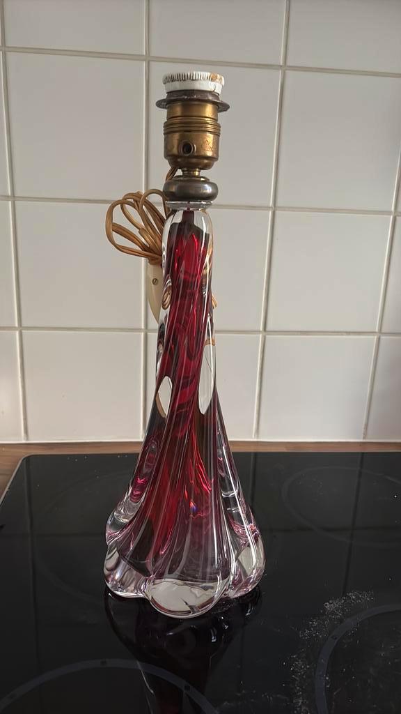 Lampe Val St Lambert avec abat-jour bordeaux ou au choix, Antiek en Kunst, Antiek | Glaswerk en Kristal, Ophalen of Verzenden
