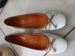 ARA WITTE DAMESSCHOENEN KLEINE HIEL MAAT 36,5, Schoenen met lage hakken, Wit, Nieuw, Ophalen of Verzenden