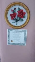 Assiette Relief "Les Roses Rouges Légende De Capodimonte", Antiek en Kunst, Antiek | Wandborden en Tegels, Ophalen
