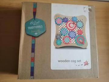 Jeu en bois d'engrenages Hamleys Traditionals - 3 ans et + beschikbaar voor biedingen