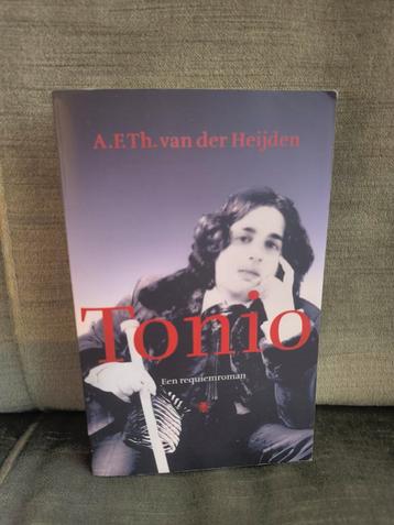 Tonio.    (A.F.Th. van der Heijden) beschikbaar voor biedingen