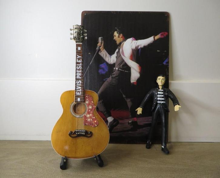 Set: Elvis Presley - wandbord, mini gitaar en actie figuur, Verzamelen, Muziek, Artiesten en Beroemdheden, Nieuw, Pop, Beeldje of Miniatuur