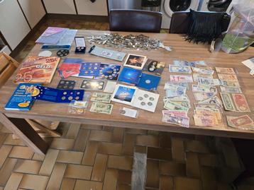 Verzameling munten en biljetten € 300 euro beschikbaar voor biedingen