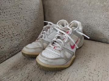 Nike schoenen - maat 37.5 beschikbaar voor biedingen