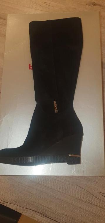 Bottes neuves taille 36