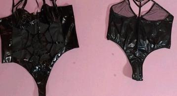 2 bodys en latex taille S, Enlèvement ou Envoi
