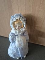 Vintage winter meisje met sneeuwval kerst pop, Ophalen