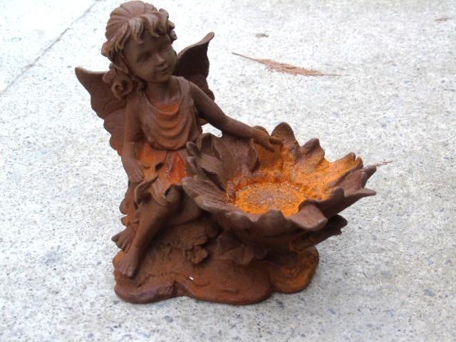 elfe en fonte pat rouillé avec un plateau fleur ..., Jardin & Terrasse, Décoration murale de jardin, Neuf, Enlèvement ou Envoi