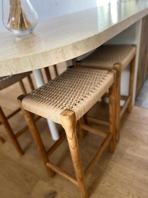 Massief houten kruk met hand gevlochten zitting, Huis en Inrichting, Barkrukken, Nieuw, Ophalen