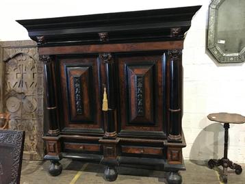 Monumentale 17e-eeuwse Barok Kast  beschikbaar voor biedingen