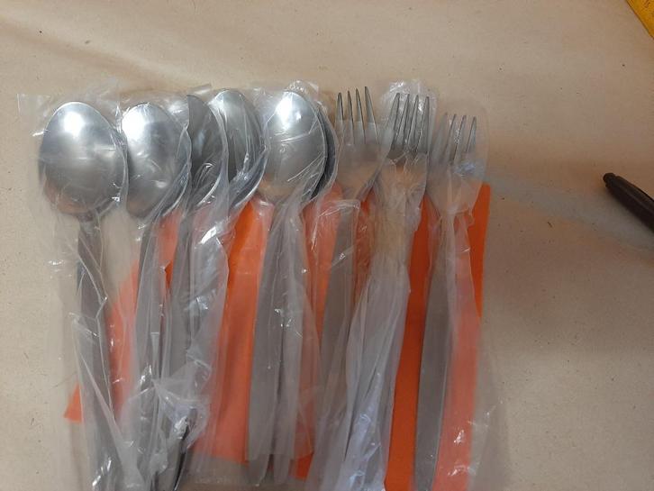 Set van  6 glanzende lepels en vorken  "rostfrei",, Huis en Inrichting, Keuken | Bestek, Zo goed als nieuw, Inox of Chroom, Vaatwasserbestendig