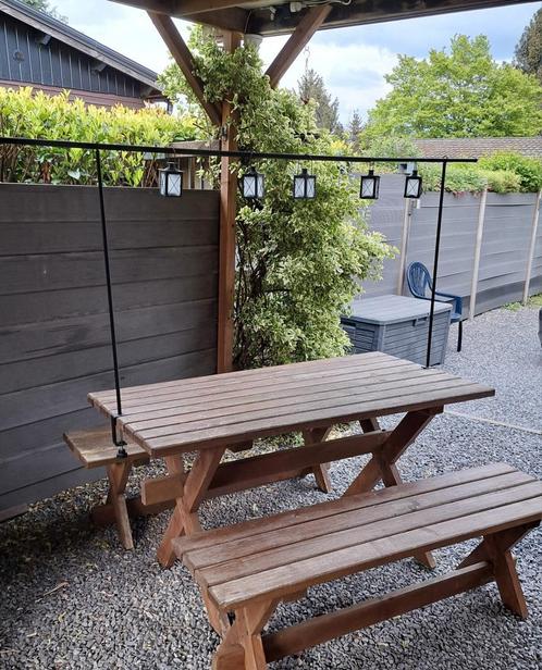 Table et deux bancs de jardin en bois, Tuin en Terras, Tuinsets en Loungesets, Gebruikt, Hout, Ophalen