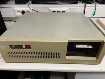 IBM 5170 clone kast met voeding