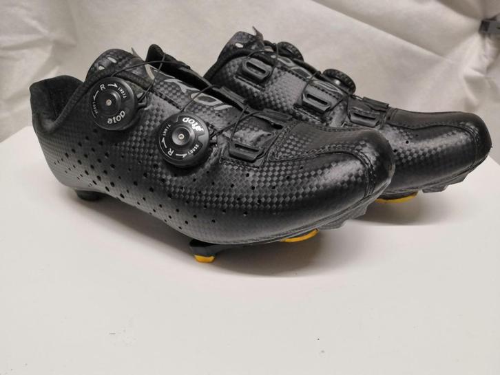 Raceschoenen EKOI R4 carbonlook maat 40  NIEUW, Fietsen en Brommers, Fietsaccessoires | Fietskleding, Nieuw, Dames, Heren, Kinderen