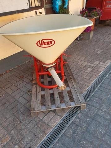 Kunstmest strooier vicon 350  in goede staat  beschikbaar voor biedingen