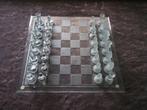 Glazen schaakbord met mat en heldere stukken, Hobby en Vrije tijd, Gezelschapsspellen | Bordspellen, Een of twee spelers, Ophalen