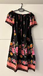 Zwart kleedje met roze bloemenprint, Kleding | Dames, Grote Maten, Ophalen of Verzenden, Zo goed als nieuw, Shein Curve, Jurk
