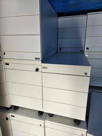 Bloc tiroirs, armoires sous bureau, 3modèles . disponible aux enchères