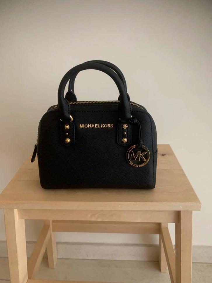 Michael Kors kleine handtas., Handtassen en Accessoires, Tassen | Damestassen, Zo goed als nieuw, Handtas, Zwart, Ophalen of Verzenden