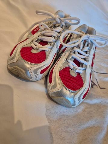 Damessportschoenen maat 39 beschikbaar voor biedingen