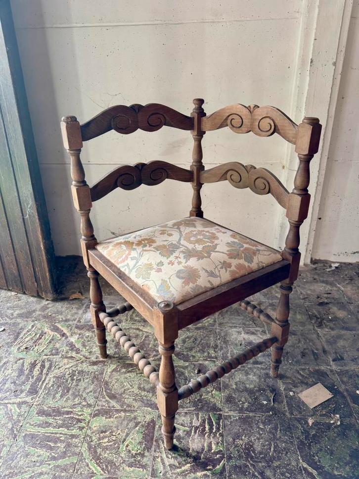 Antieke massief houten stoel, Antiek en Kunst, Antiek | Meubels | Stoelen en Sofa's, Ophalen