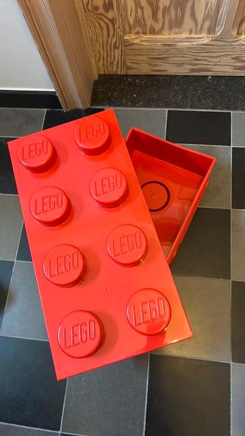 Rode en blauwe lego opbergdozen beschikbaar voor biedingen