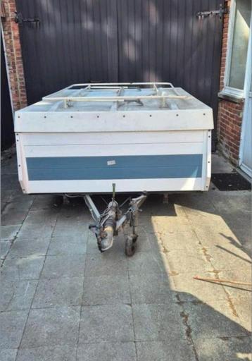 Opvouwbare caravan beschikbaar voor biedingen