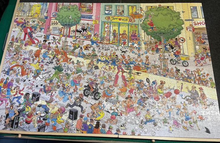 Puzzel Jan Van Haasteren - Een naaldhak te hoog - 1500 stuks, Hobby en Vrije tijd, Denksport en Puzzels, Zo goed als nieuw, Legpuzzel