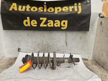 Schokdemperpoot links-voor van een Peugeot 208 beschikbaar voor biedingen