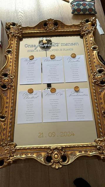 Antieke spiegel voor trouwdecoratie beschikbaar voor biedingen