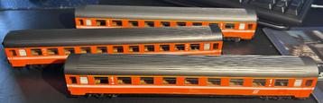 3289. 3 personenauto's van OBB H0 Märklin. beschikbaar voor biedingen