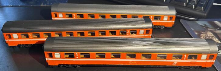 3289. 3 personenauto's van OBB H0 Märklin., Hobby en Vrije tijd, Modeltreinen | H0, Zo goed als nieuw, Wagon, Märklin, Ophalen of Verzenden