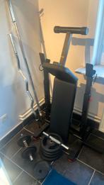 Gewichten + bench press, Sport en Fitness, Fitnessapparatuur, Ophalen, Zo goed als nieuw