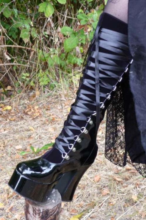 Boots 8 paar laque noir cuir violet ocre rouge daim beige, Vêtements | Femmes, Chaussures, Comme neuf, Bottes hautes, Noir, Envoi