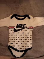 Body nike 3-6 mois, Enlèvement ou Envoi, Comme neuf, Garçon, Vêtements de nuit ou Sous-vêtements