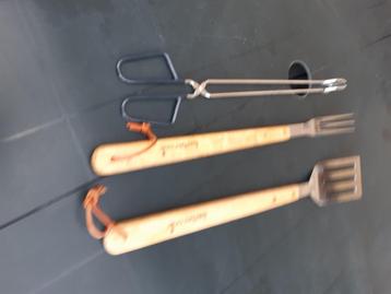 Barbecue benodigdheden  beschikbaar voor biedingen