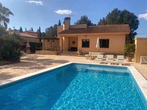 villa costa dorada vrij wegens annulatie  1 vrij week august, Vakantie, Vakantiehuizen | Spanje, Costa Dorada, Landhuis of Villa