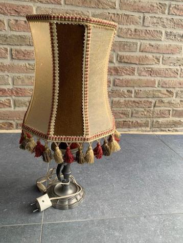 Vintage tinnen tafellamp beschikbaar voor biedingen